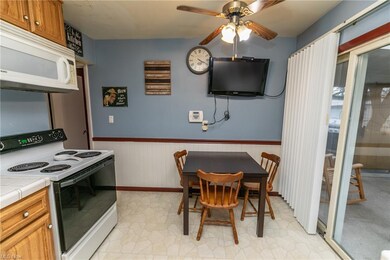 Eat-in Kitchen with covered patio off kitchen - sl