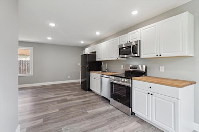 15-706-Colfax-St-Cadillac-MI-49601-Windo