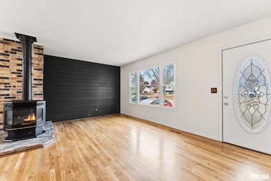 5812 Hillandale Rd, Davenport, IA 52806 - photo 4