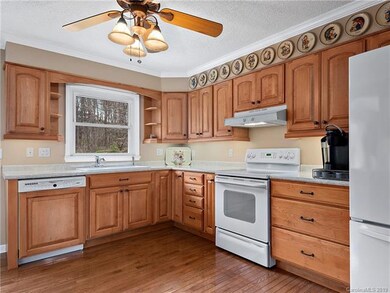 27 Fieldcrest Cir, Asheville, NC 28806 - photo 5