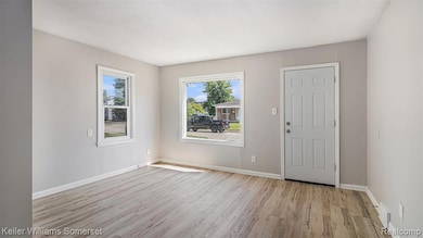 11211 Chalmers Ave, Warren, MI 48089 - photo 5