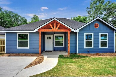 816 W Coffin St, Denison, TX 75020 - photo 2