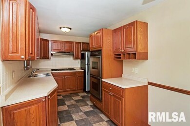 1108 W Lombard St, Davenport, IA 52804 - photo 3