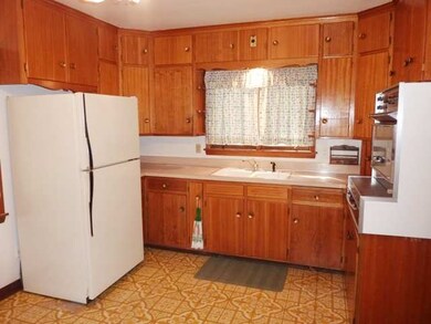 208 Pershing Ct, Davenport, IA 52803 - photo 7