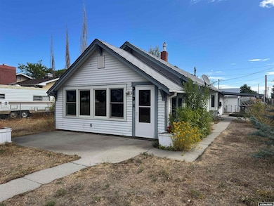 313 N 6th St E, Riverton, WY 82501 - photo 2