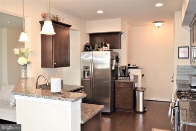25245 Laureldale Terrace unit 2-B-4, Chantilly, VA 20152 - photo 4
