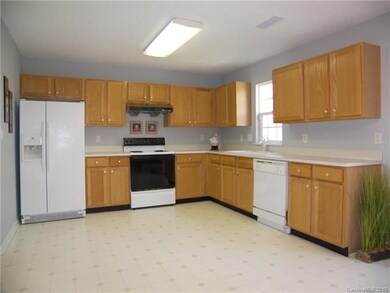Bright and spacious kitchen!
