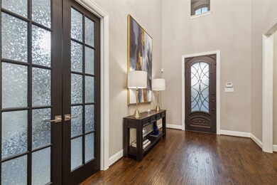 Architectural eye candy everywhere!  Vaulted ceili