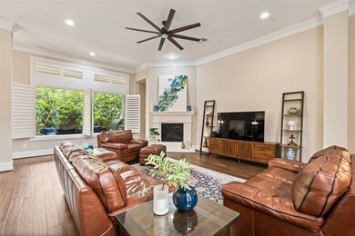 Ideally situated between the Courtyard in front &