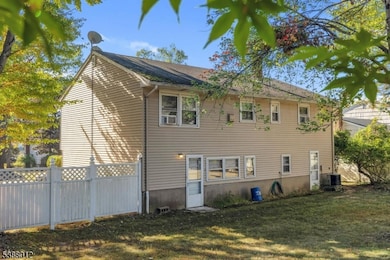 668 Warfield Rd, North Plainfield, NJ 07063 - photo 6