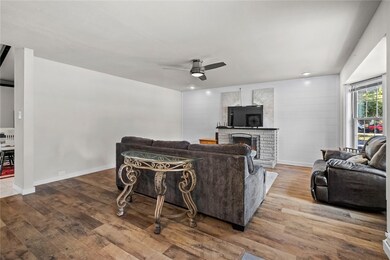 802 NW 8th St, Bentonville, AR 72712 - photo 4