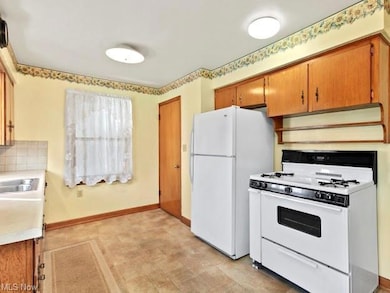 224 Harvey St, Struthers, OH 44471 - photo 2