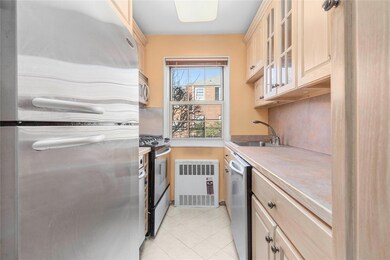 69-21 215th St unit A, Oakland Gardens, NY 11364 - photo 6