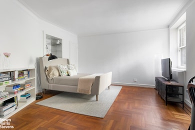 585 W 214th St unit 1A, New York, NY 10034 - photo 3