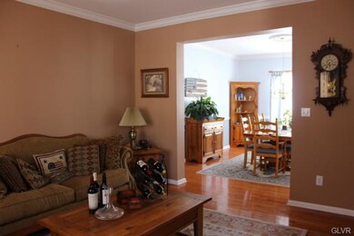 5347 Greenbriar Dr, Bethlehem, PA 18017 - photo 3