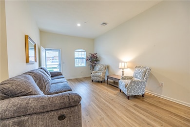 906 Valentina Ln unit 65, Lower Burrell, PA 15068 - photo 3