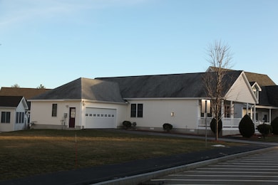 8 Plummer Dr, Londonderry, NH 03053 - photo 2