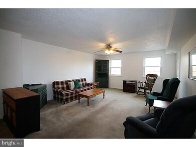 127 Woodstream Dr, Norristown, PA 19403 - photo 5