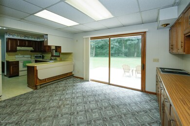 1201 Robinhood Trail-107