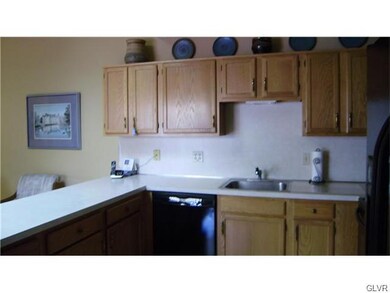 5688 Burning Tree Ln, Macungie, PA 18062 - photo 4