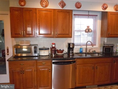 241 Zwecker Cir, New Holland, PA 17557 - photo 4