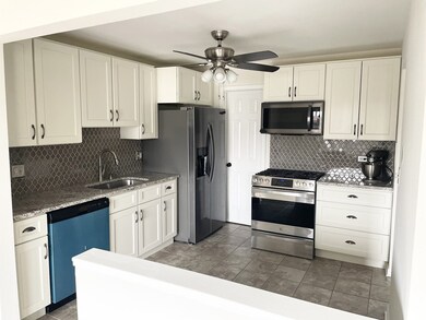 2105 Lancaster Cir unit 202B, Naperville, IL 60565 - photo 2