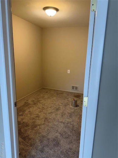 29257 Hayes Rd unit J6, Warren, MI 48088 - photo 3