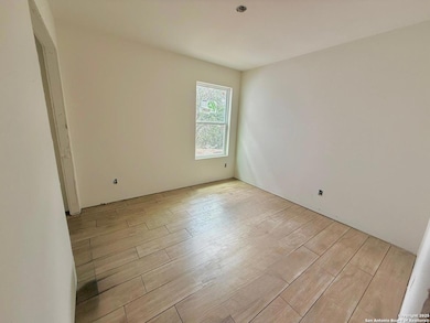 709 Burr Oak Ln, Canyon Lake, TX 78133 - photo 6