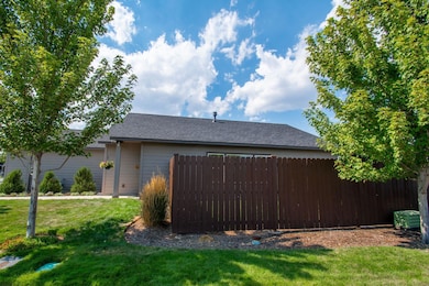 2911 NW Hemlock Ln, Redmond, OR 97756 - photo 3