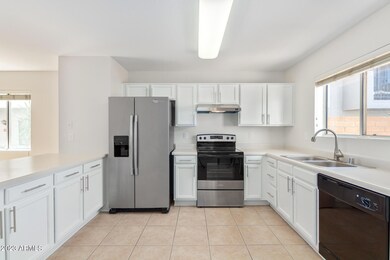 Kitchen, head on