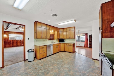 249 Linda Dr, Fredericksburg, TX 78624 - photo 6