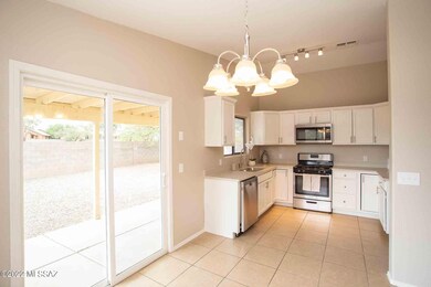 Kitchen / Dining Area