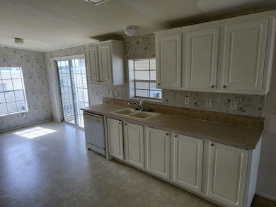 182 Oleander St unit 182, Nokomis, FL 34275 - photo 5