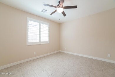 007-photo-main-bedroom-11373893