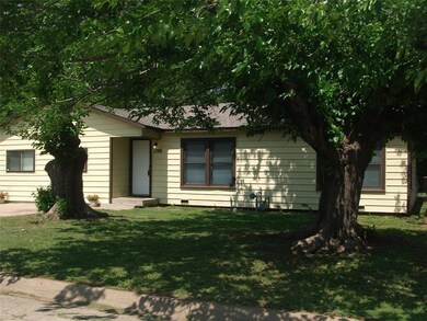 1706 N Douglas Ave, Cleburne, TX 76033 - photo 3