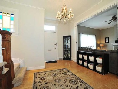 Entry/Foyer.