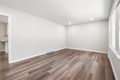 10104 Cambridge Ave, Kansas City, MO 64134 - photo 5