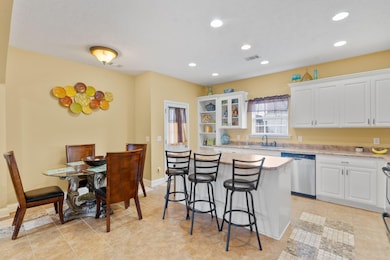Eat-in-Kitchen