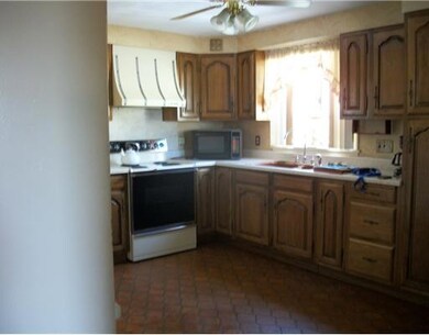 34 Vineyard St, Pawtucket, RI 02860 - photo 6