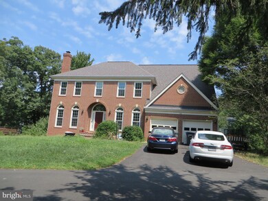 4725 Rippling Pond Dr, Fairfax, VA 22033 - photo 4