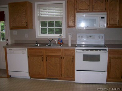 1613 F St, West Point, VA 23181 - photo 5