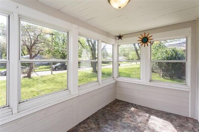 3948 40th St, Des Moines, IA 50310 - photo 5