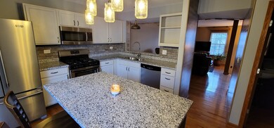 108 E Victoria Cir unit 84, North Aurora, IL 60542 - photo 2