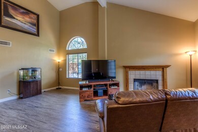 6 Living Room photo a