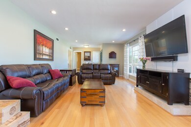 1374 Warwick Ave - HsHProd-16