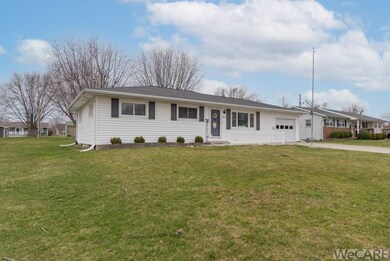 815 N Blackhoof St, Wapakoneta, OH 45895 - photo 3