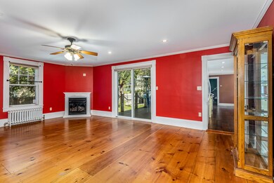 1st Floor Master Bedroom