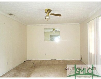 Living Room. LARGE LIVING ROOM WITH LARGE WINDOW A