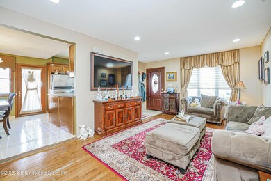 125 Laconia Ave, Staten Island, NY 10305 - photo 4