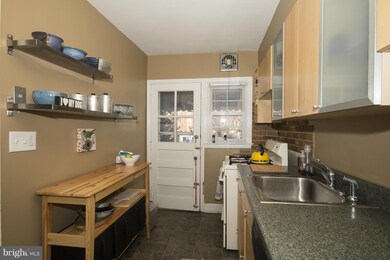 8616 Black Oak Rd, Parkville, MD 21234 - photo 6